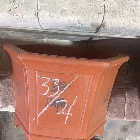 中国宜兴紫砂花盆，