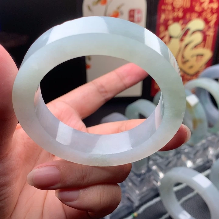 未镶嵌翡翠手镯定制翡翠