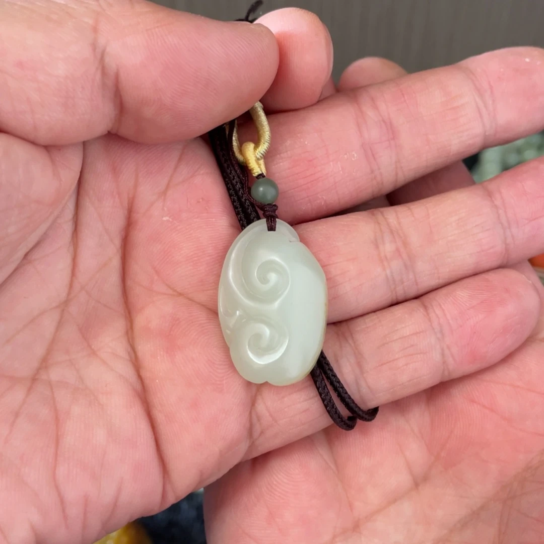 和田玉颈饰未镶嵌?**子