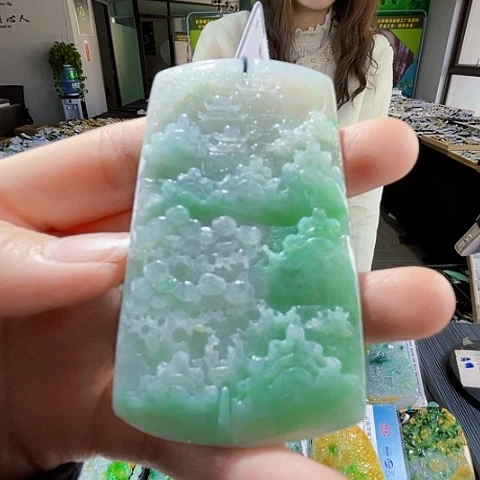 翡翠未镶嵌颈饰一