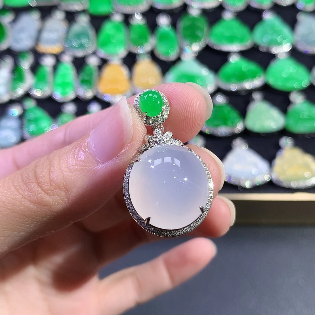 翡翠18K金镶嵌吊坠(赠链)