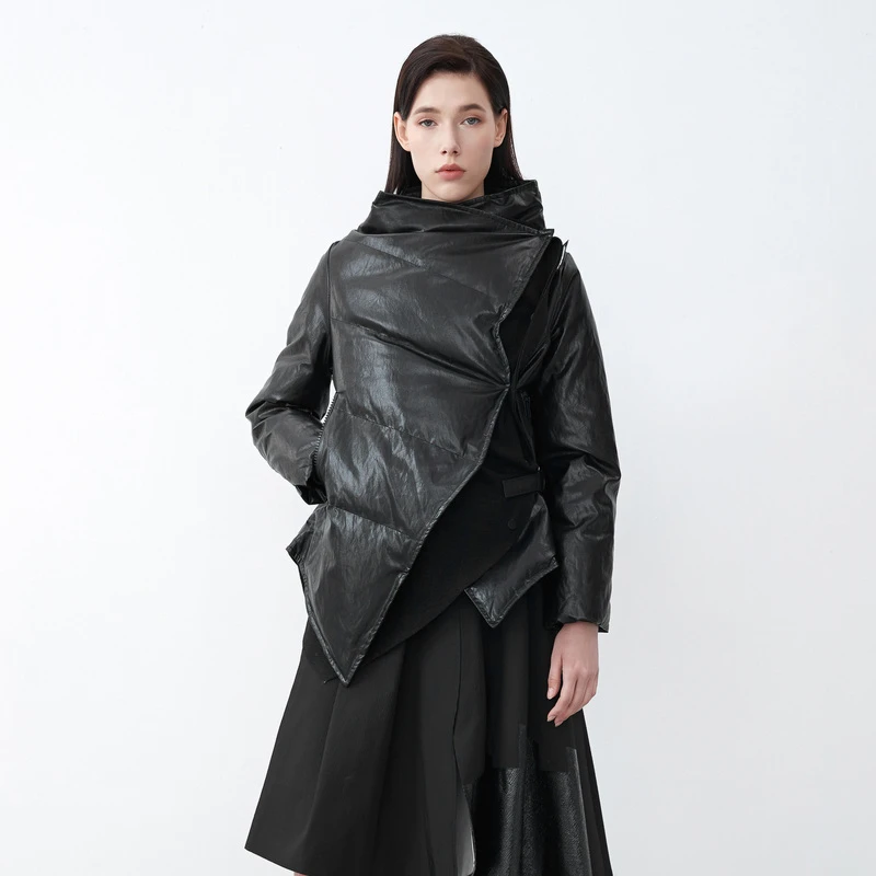 圣迪奥女装立领撞色字母飘带拼接不规则羽绒服S21482411