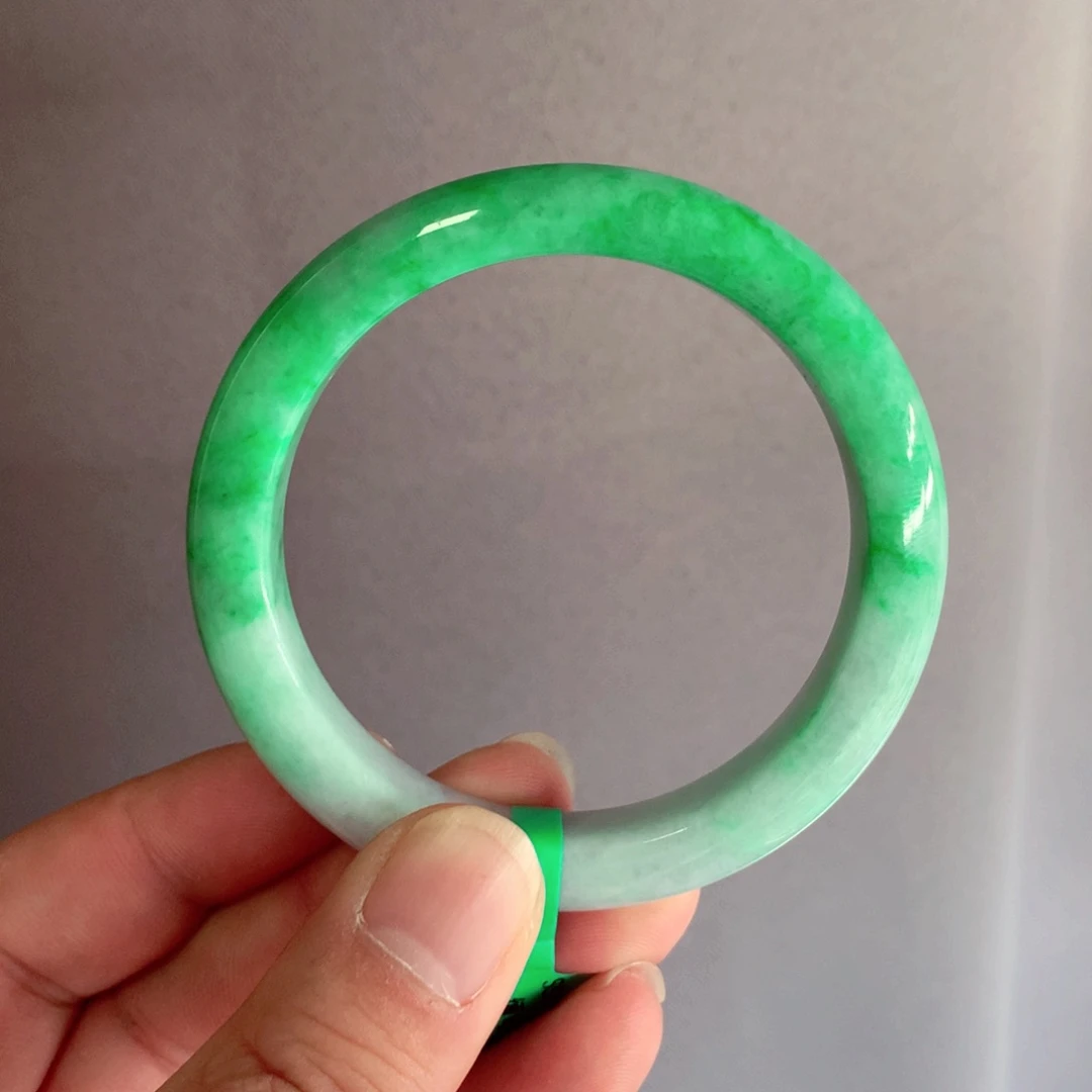 翡翠手镯未镶嵌缅甸翡翠