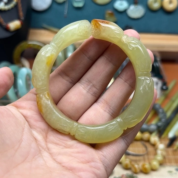蛇纹石玉未镶嵌手镯