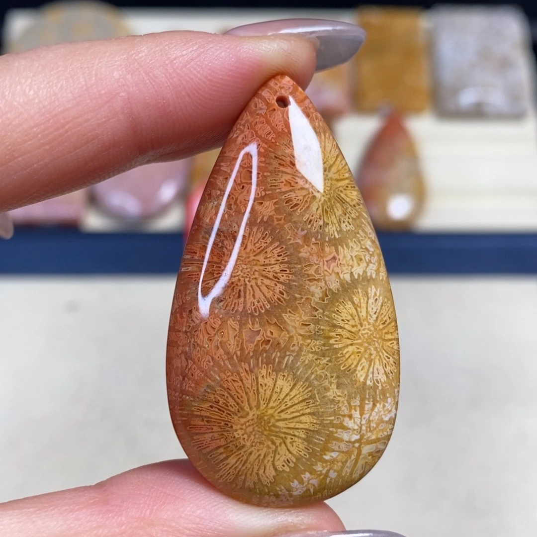 硅化玉未镶嵌吊坠彩赞比