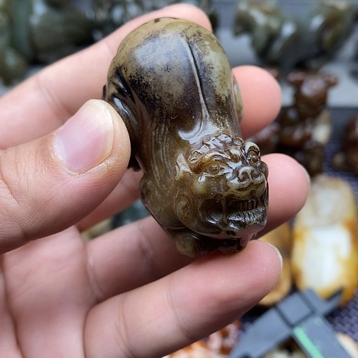 未镶嵌蛇纹石玉颈饰
