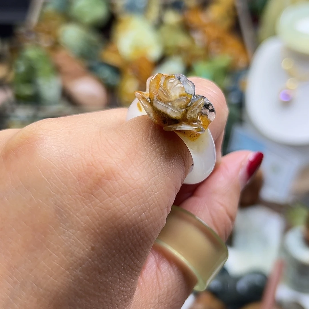 岫玉未镶嵌颈饰花玉俏色花戒指20.3