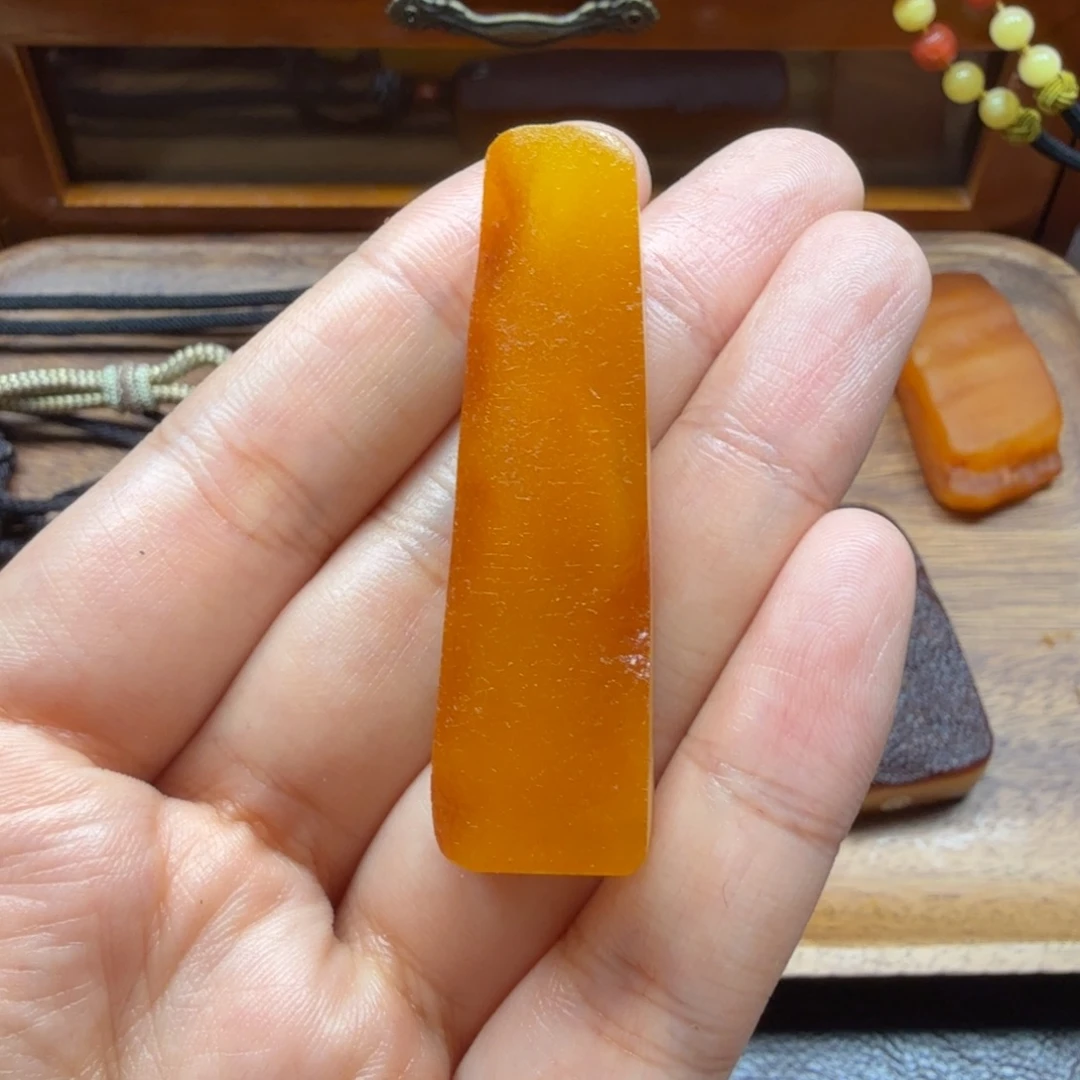 未镶嵌吊坠(赠链)琥珀