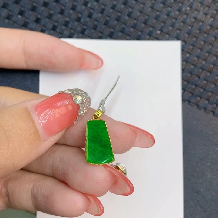 颈饰18K金镶嵌翡翠天然翡翠