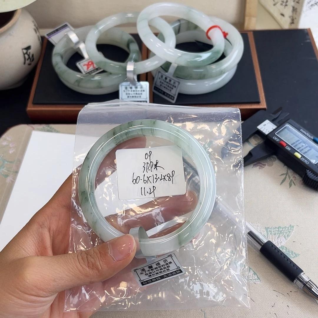 石英质玉未镶嵌手镯09