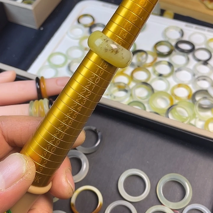 蛇纹石玉合金戒指18.1