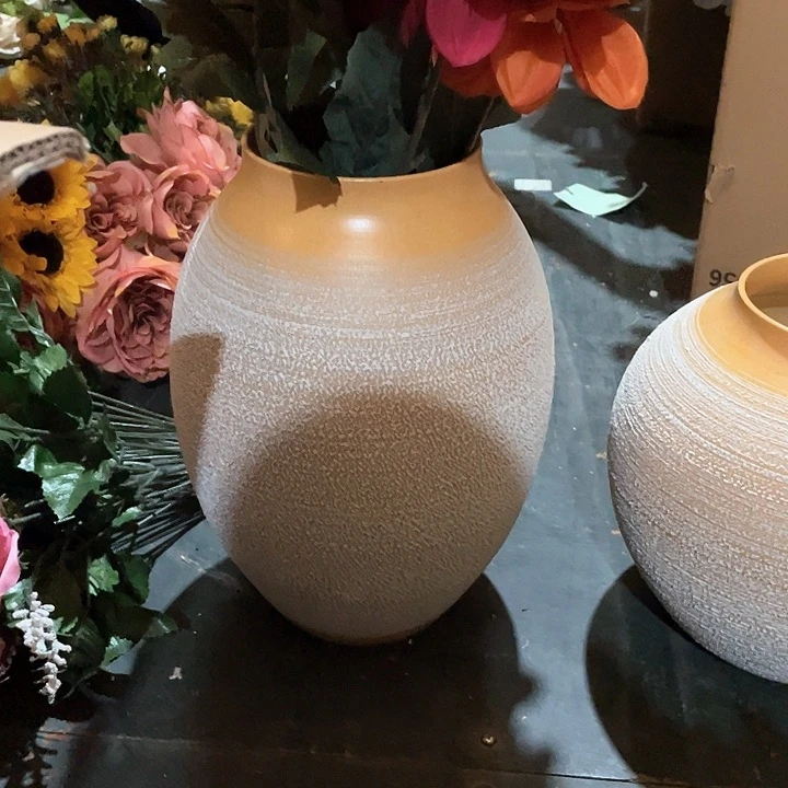 陶瓷花瓶，仿真绿植。