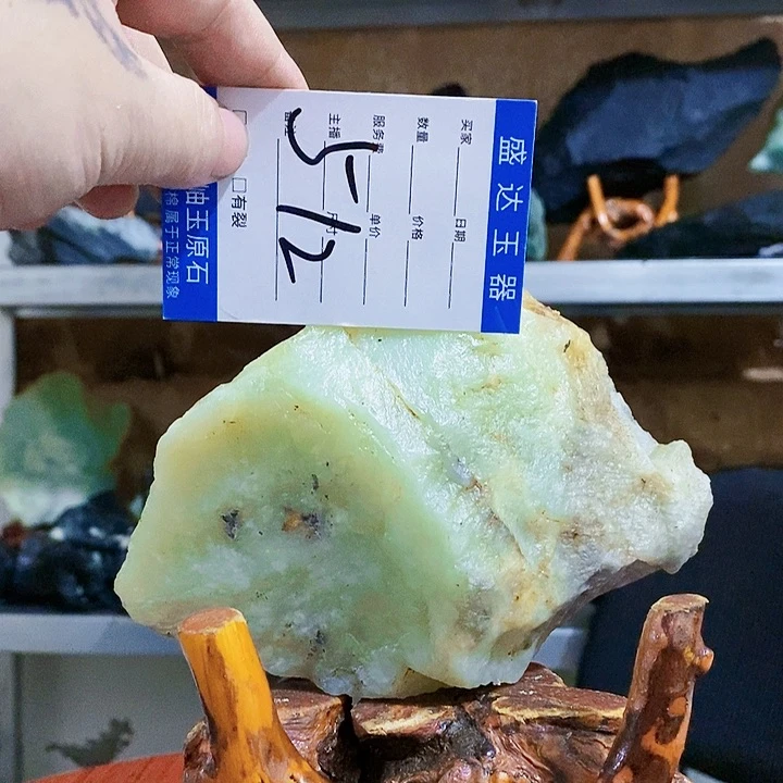 蛇纹石玉原石未镶嵌