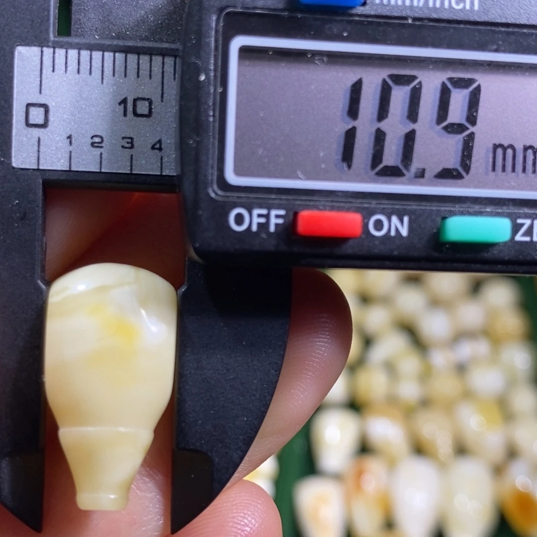 蜜蜡未镶嵌裸石配饰