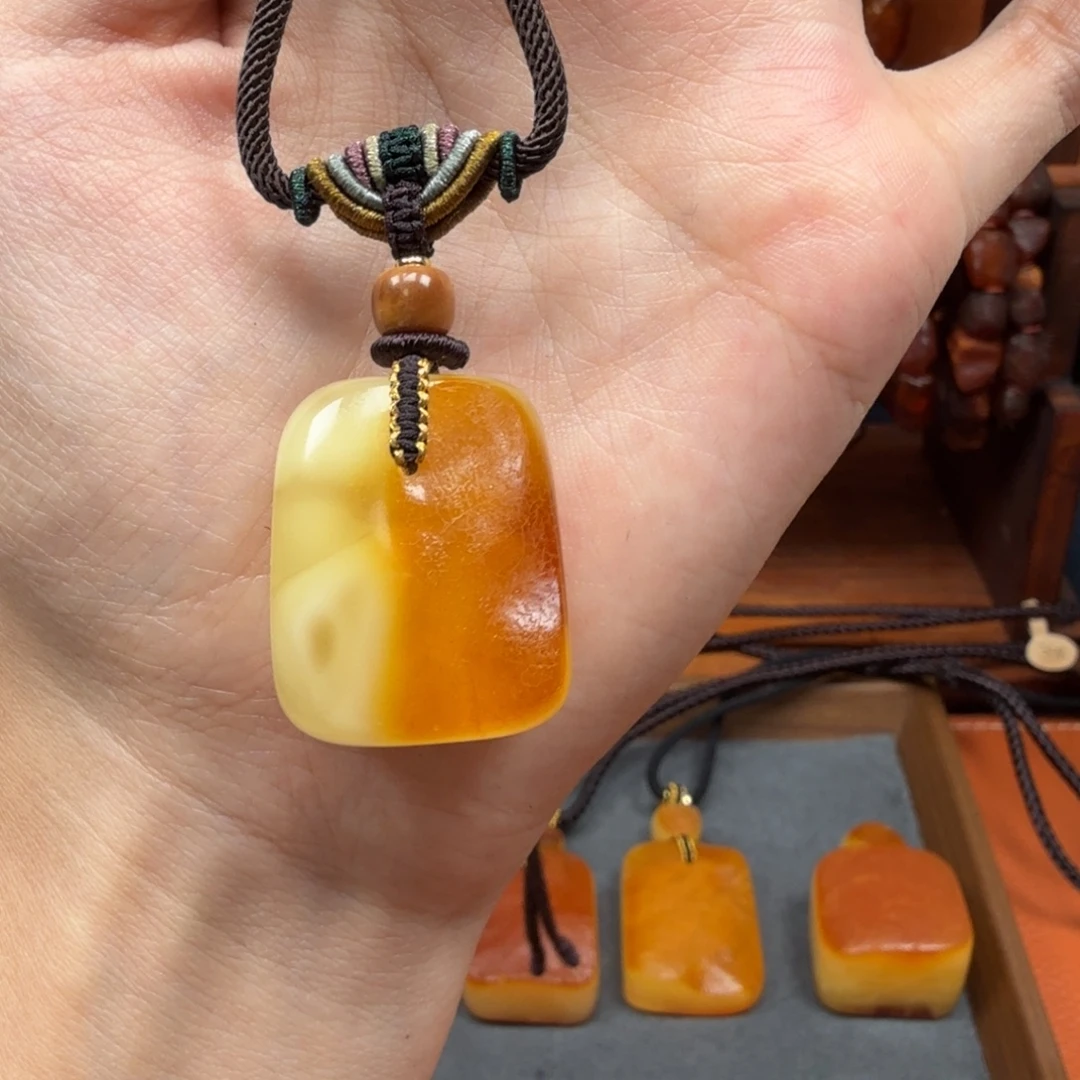 蜜蜡未镶嵌吊坠(赠链)