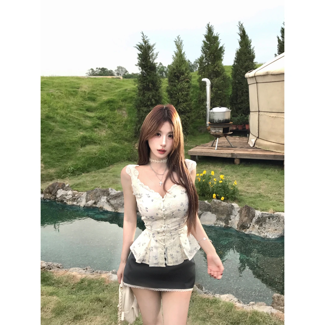 Mejiu蜜九【藏风梵韵】设计感甜美短袖衬衫女夏季纯欲甜辣收腰上衣