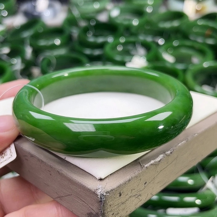 未镶嵌手镯和田玉（碧玉）