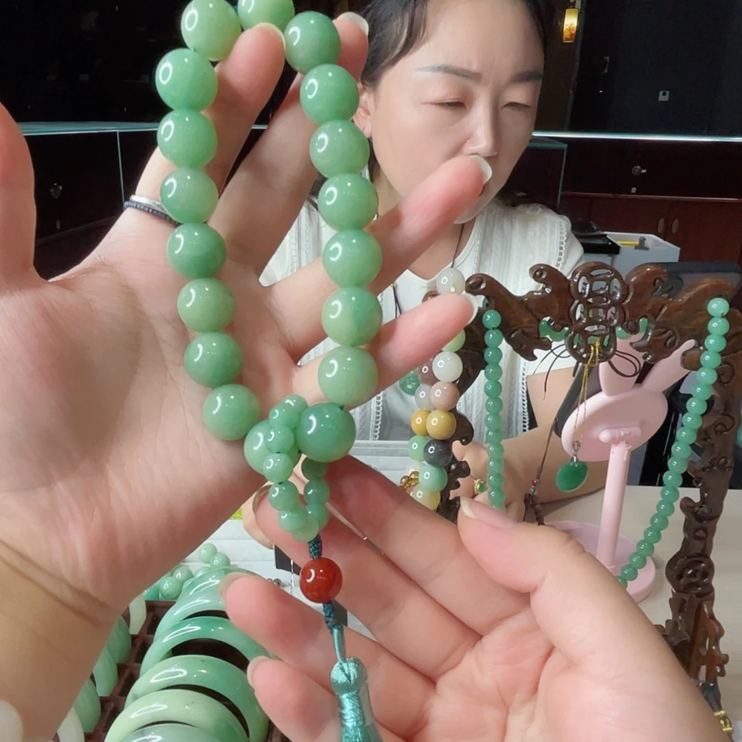 密玉（石英质玉）未镶嵌颈饰慧*