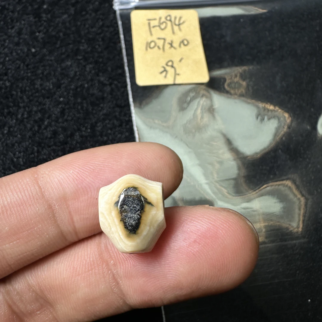 F694猛犸象牙对孔10.7*10mm鲨鱼背三通冰料果冻料