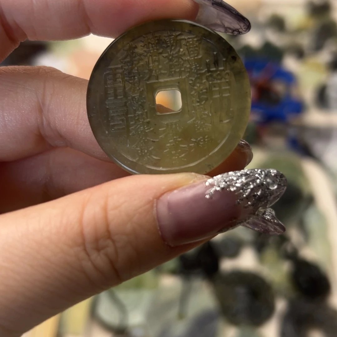 蛇纹石玉颈饰合金