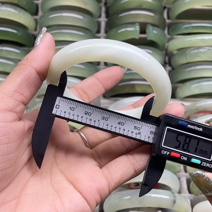 蛇纹石玉未镶嵌手镯218