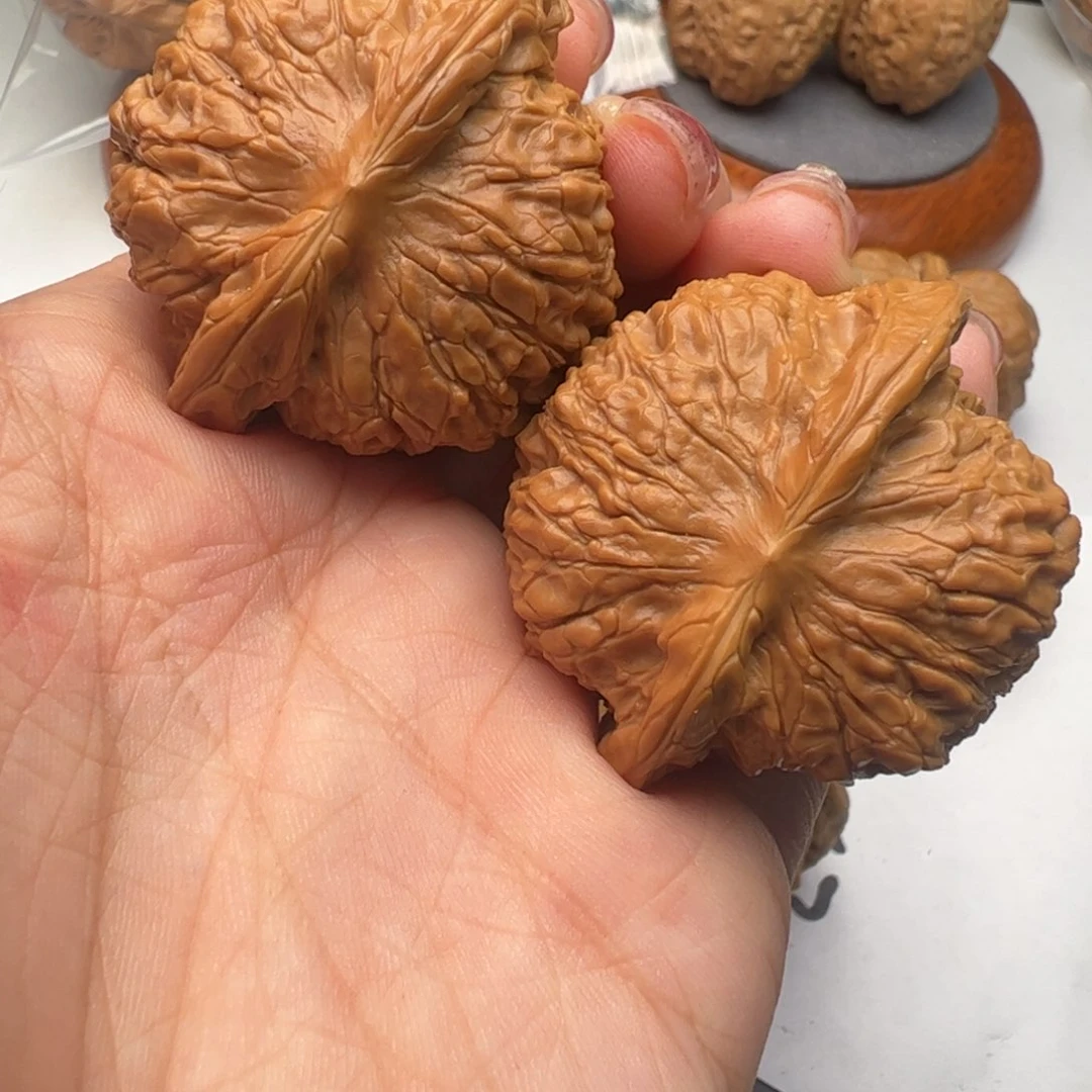 文玩核桃吊坠血麒麟43