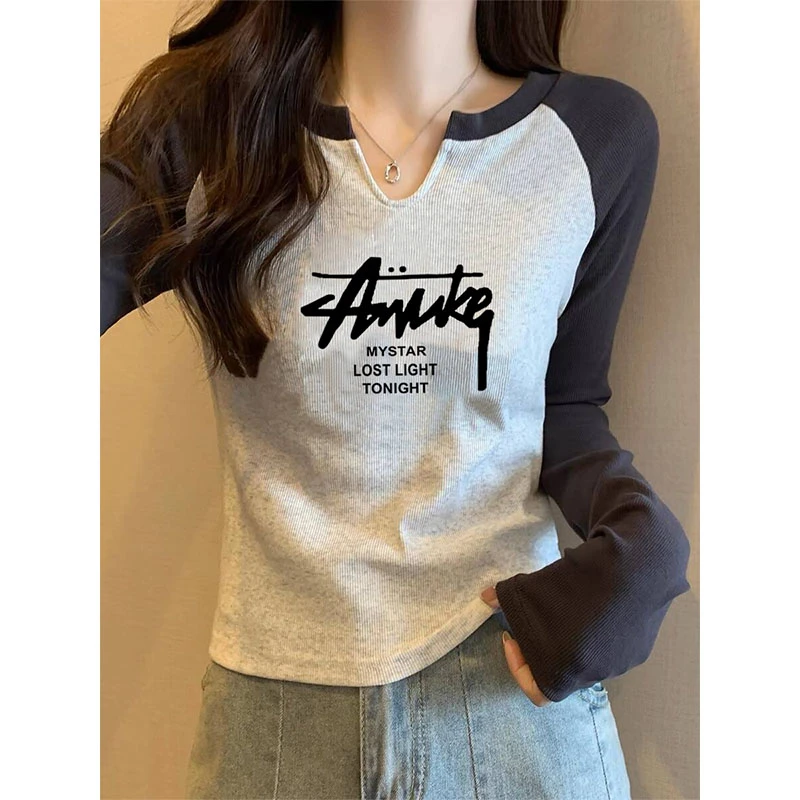 2025秋冬季新款设计感小V领拼色长袖t恤女韩版时尚百搭打底衫上衣