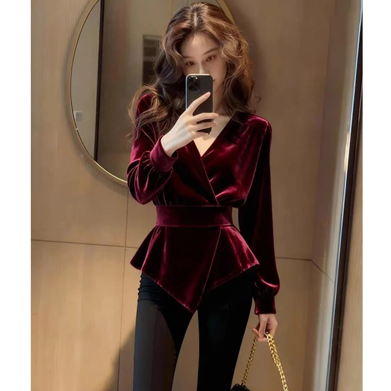 法式V领酒红色不规则丝绒衬衫女2026春秋新款设计感气质显瘦上衣