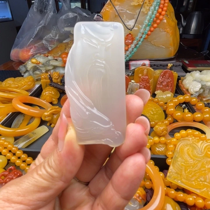 石英质玉（黄龙玉）未镶嵌玉牌逍**冠