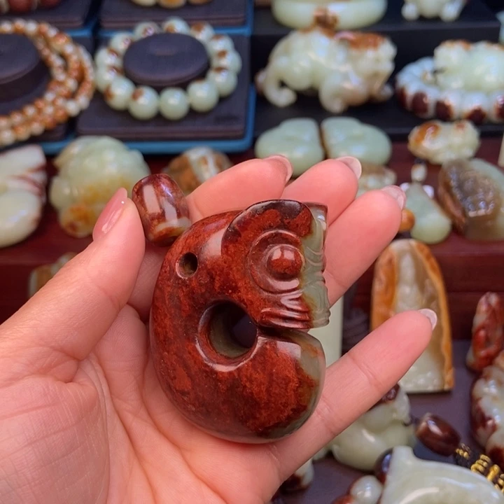 空***枝岫岩河磨玉（透闪石质玉）未镶嵌把件