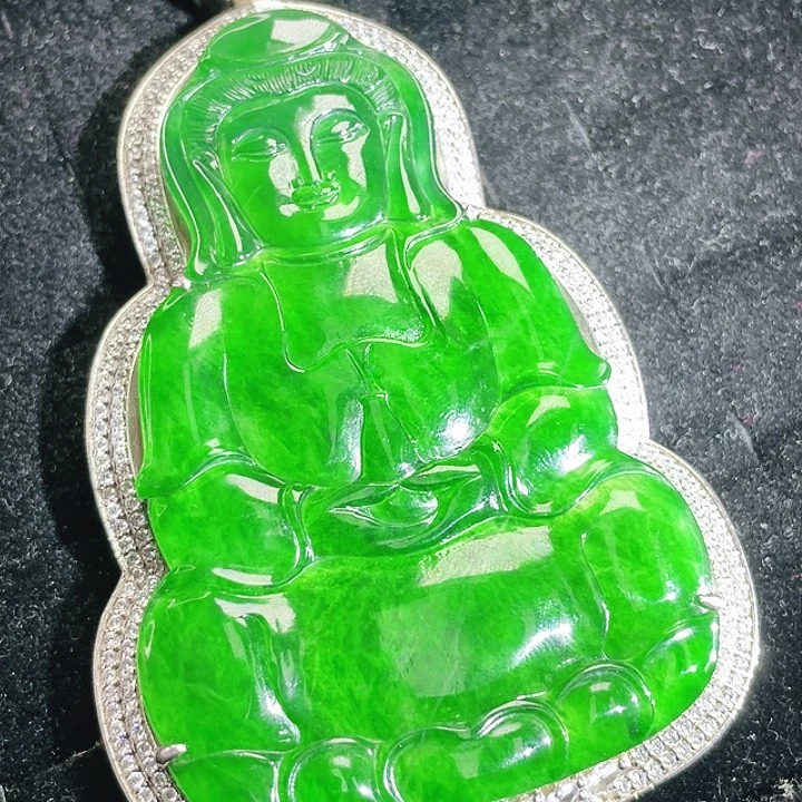 一***行翡翠未镶嵌颈饰71