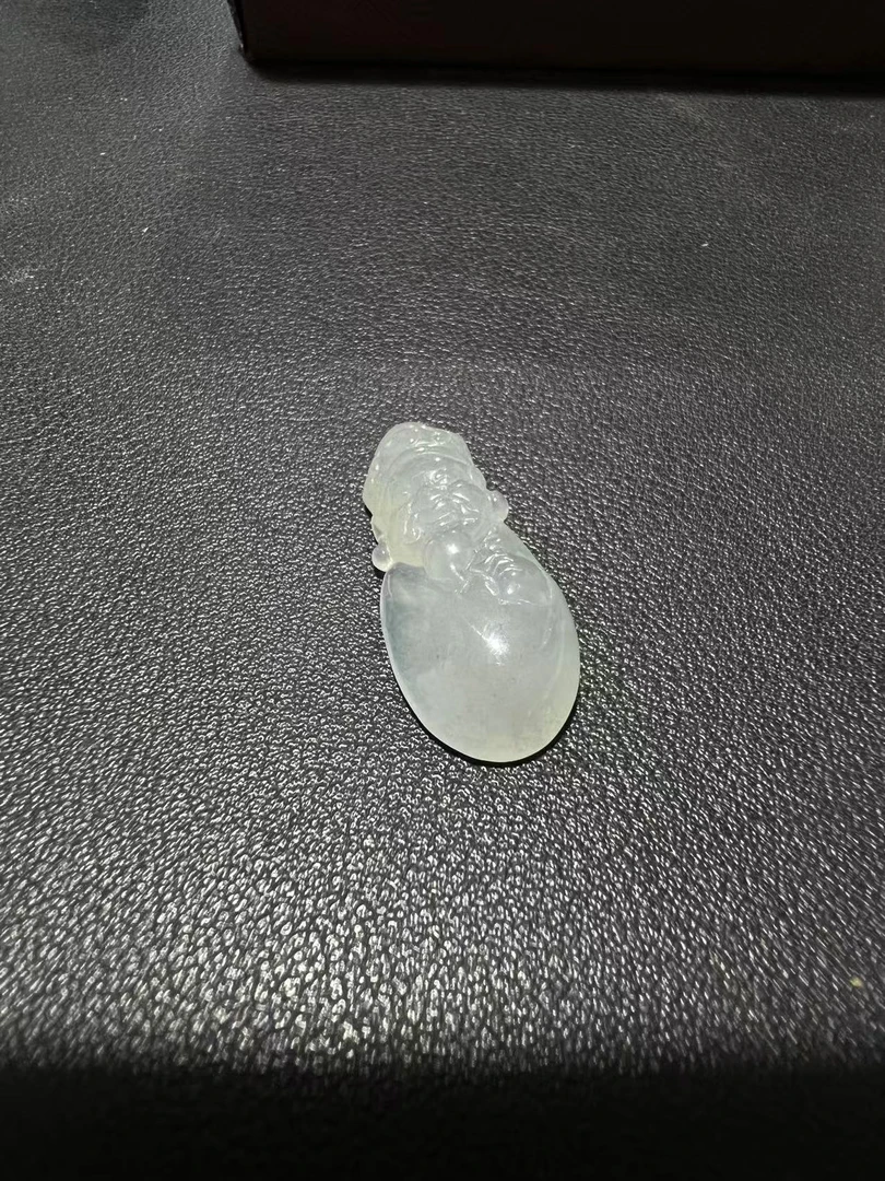 天然缅甸冰种财神随型吊坠