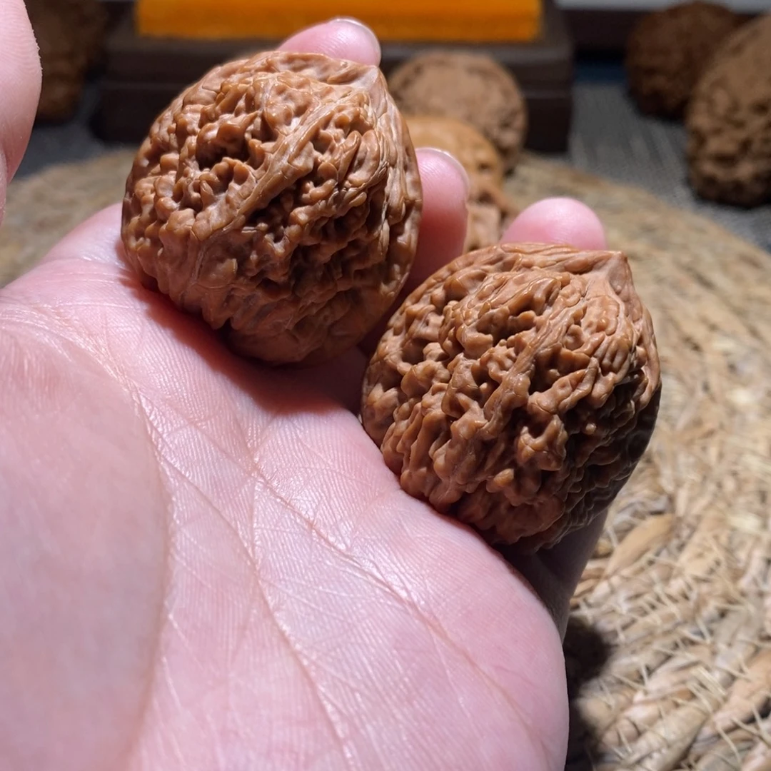 刘***明桃核吊坠37蚂蚁王
