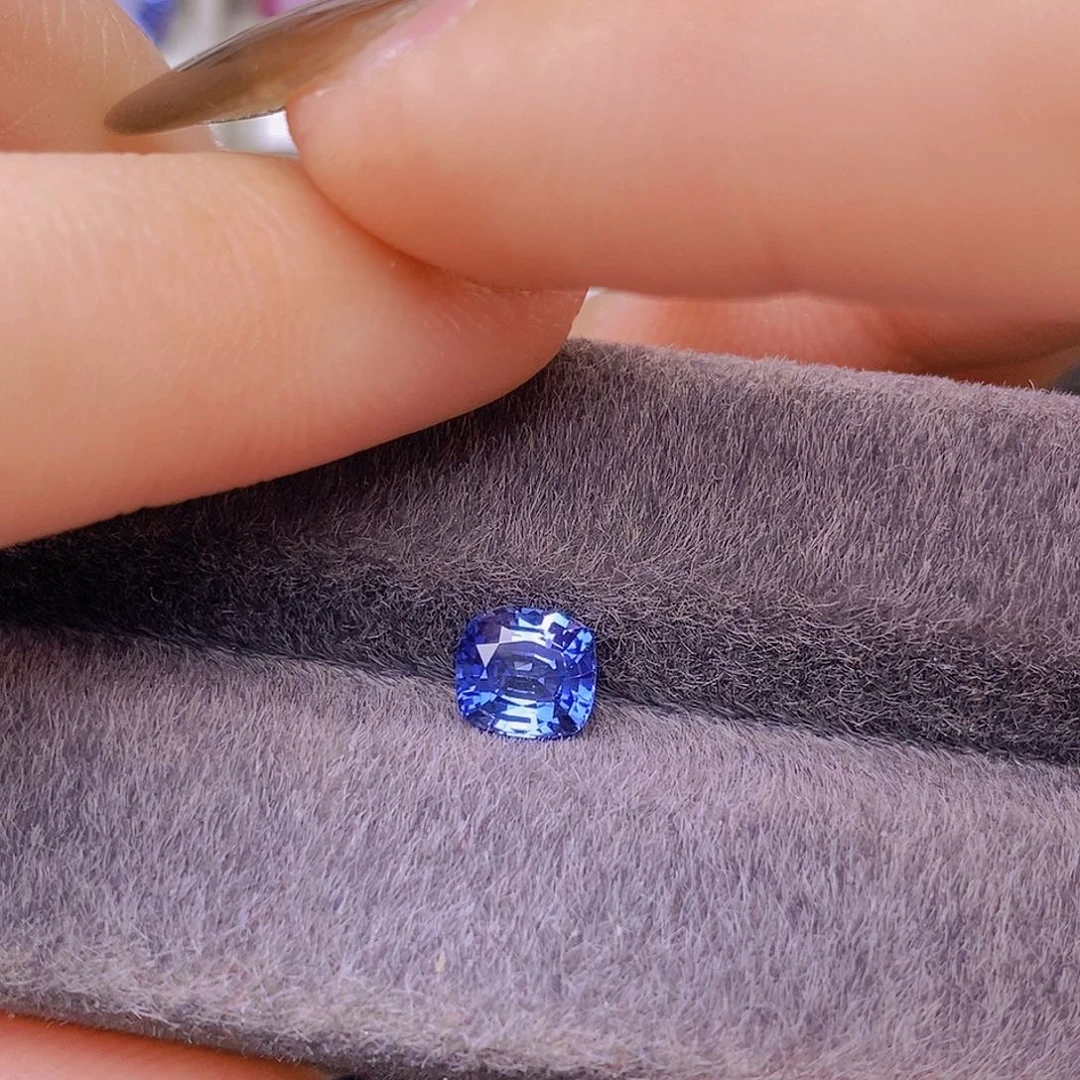 裸石蓝宝石CGRL矢车菊VB明亮1.05ct/0031