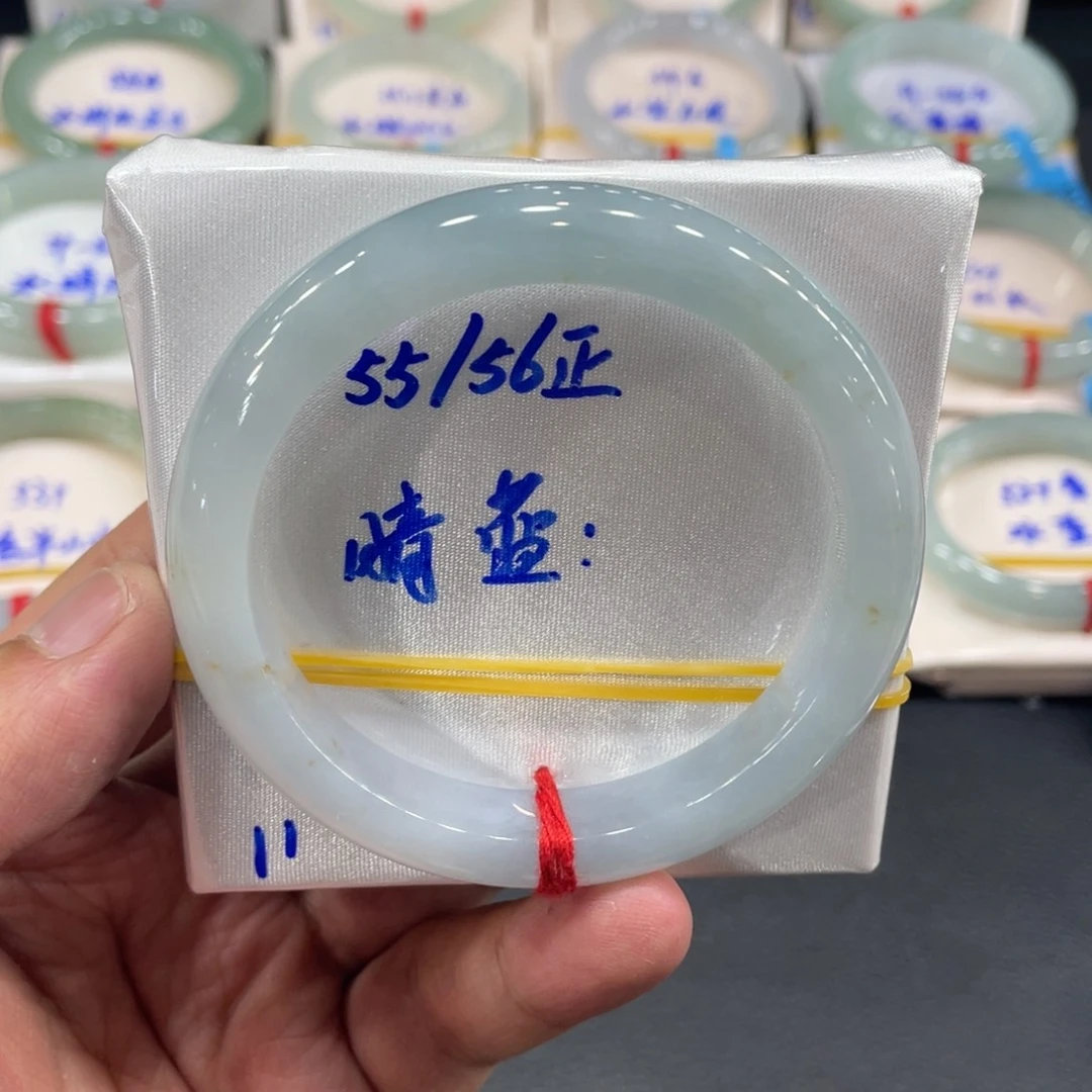 翡翠手镯未镶嵌天然翡翠
