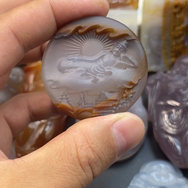 此***绮玛瑙/玉髓未镶嵌颈饰