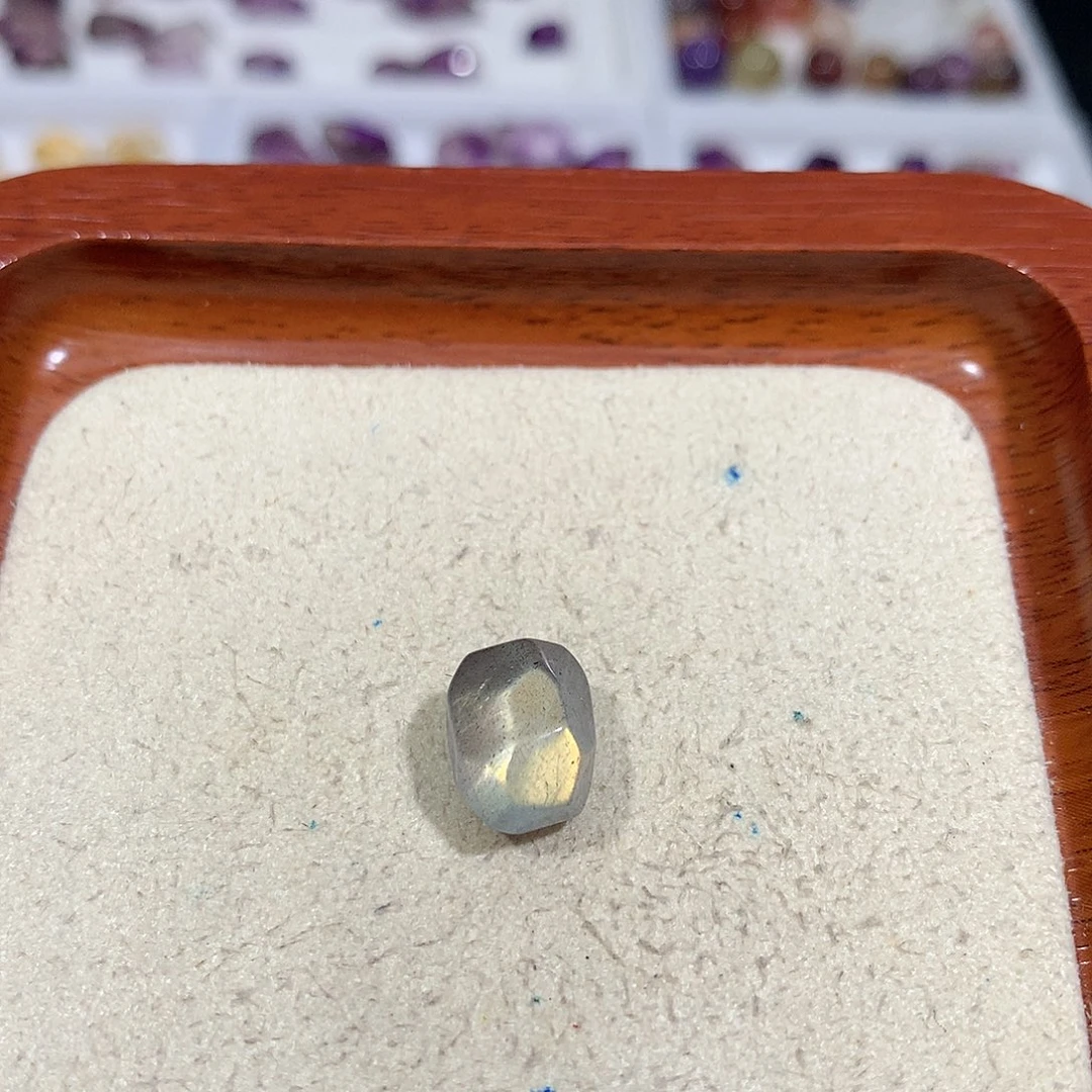 无非金属拉长 石随行