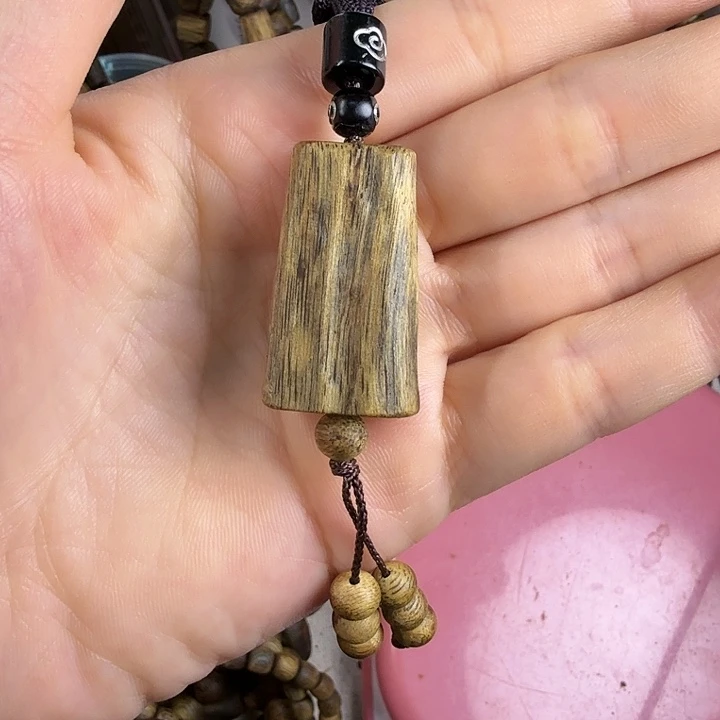 沉香沉香碎屑莺歌绿奇楠无事牌