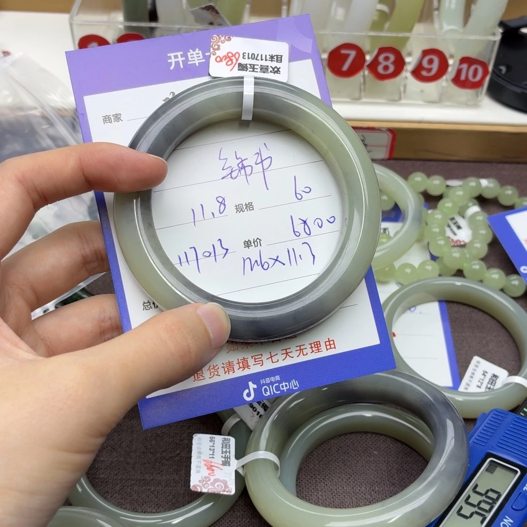 锦***书和田玉未镶嵌手镯