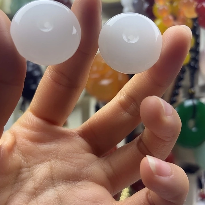 爱***石英质玉未镶嵌颈饰