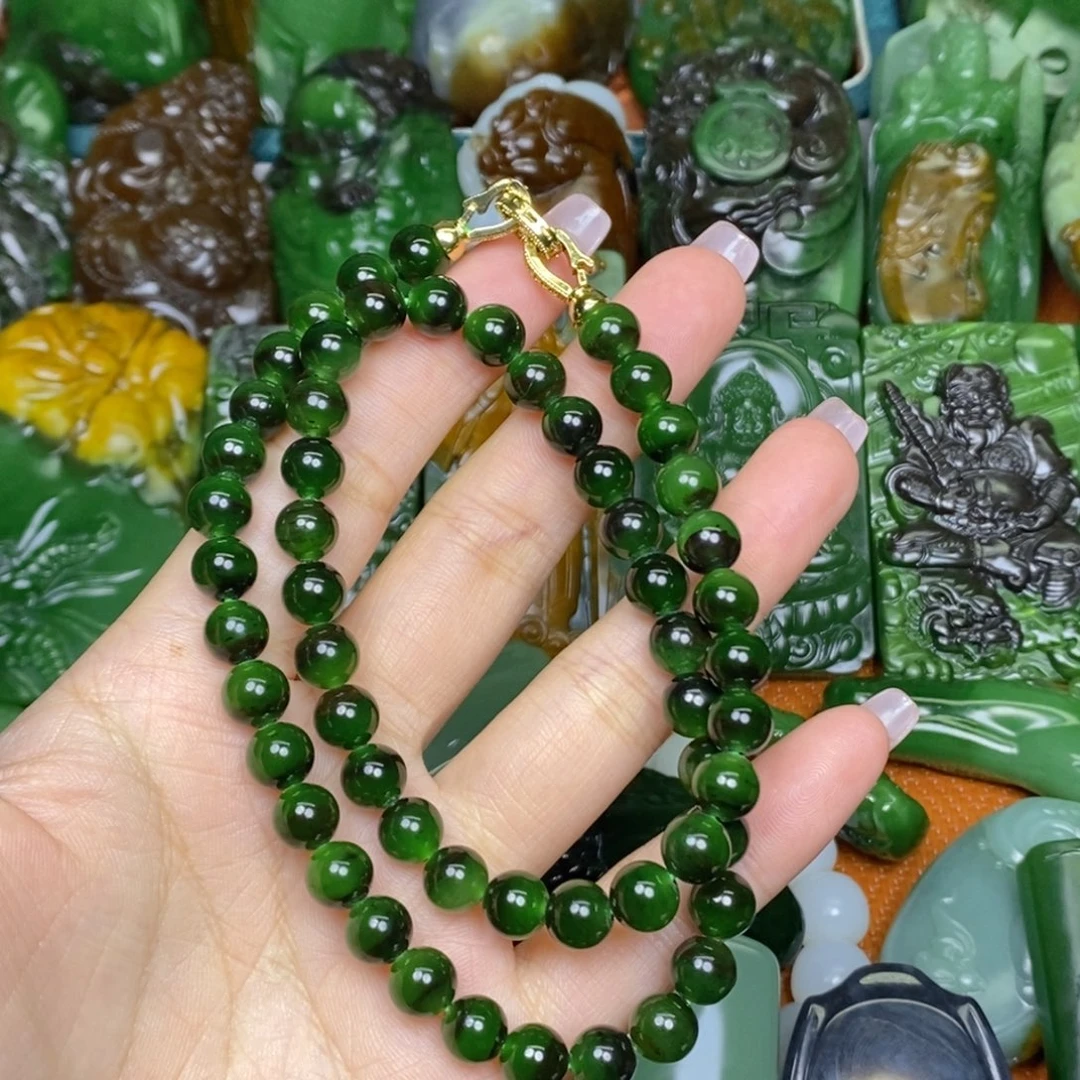 行***逺和田玉未镶嵌颈饰