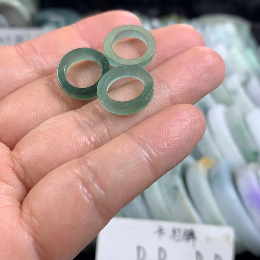 翡翠未镶嵌吊坠(不含链)多样性发一件