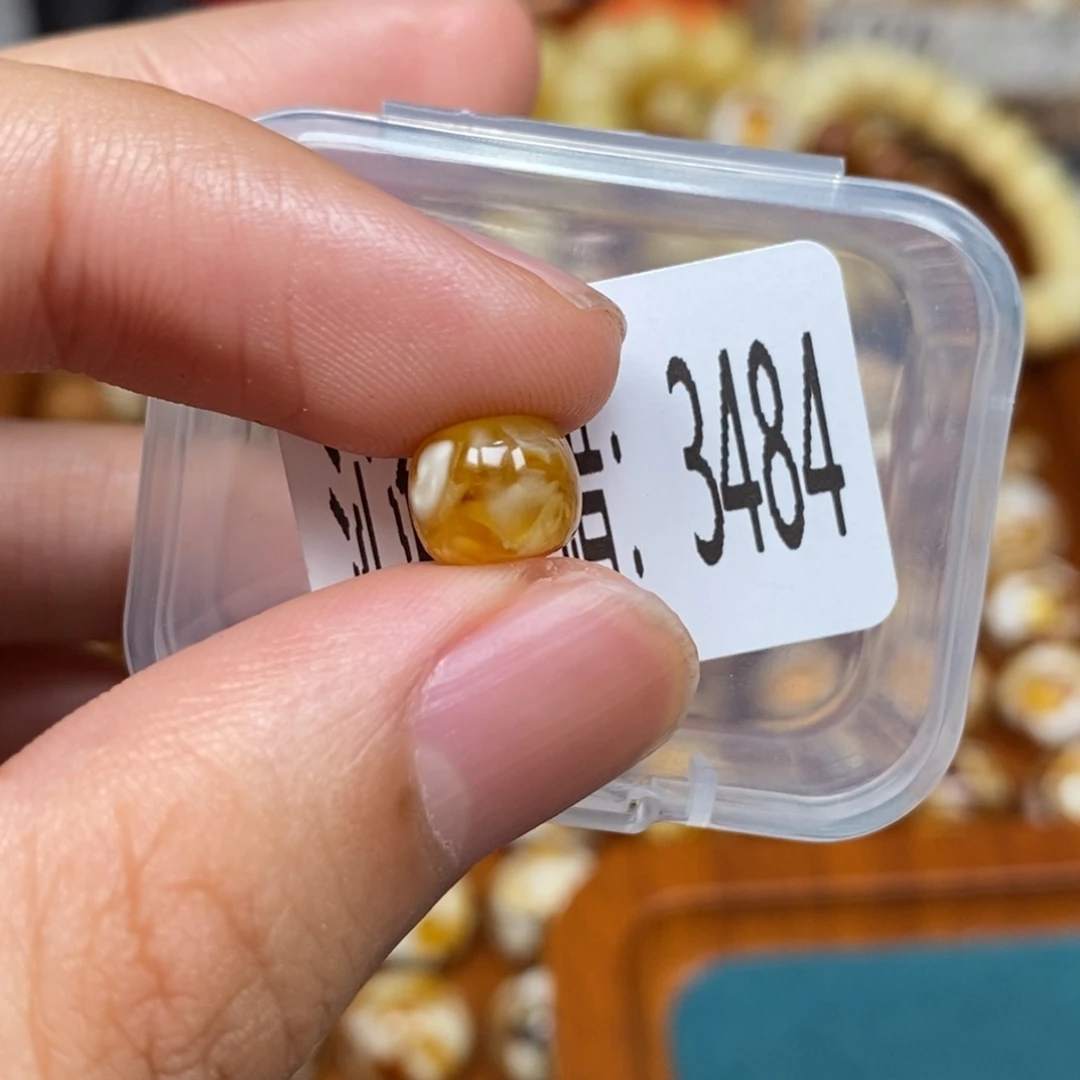 蜜蜡未镶嵌珠宝奇石3484