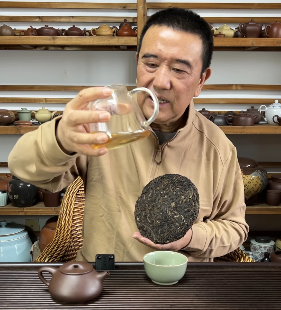 【老班章·二采茶】2005年老班章古树二春普洱茶生茶紧压茶