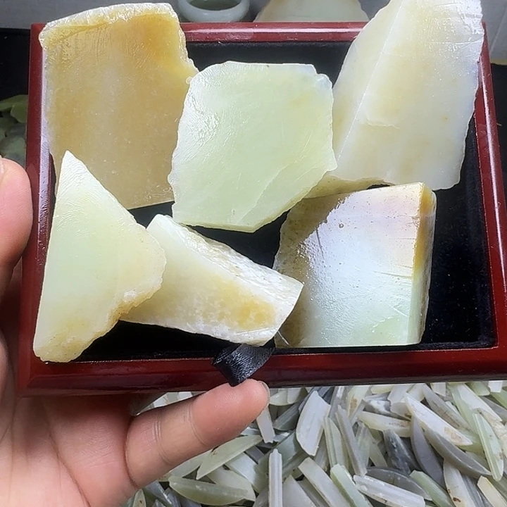 和田玉未镶嵌珠宝半成品