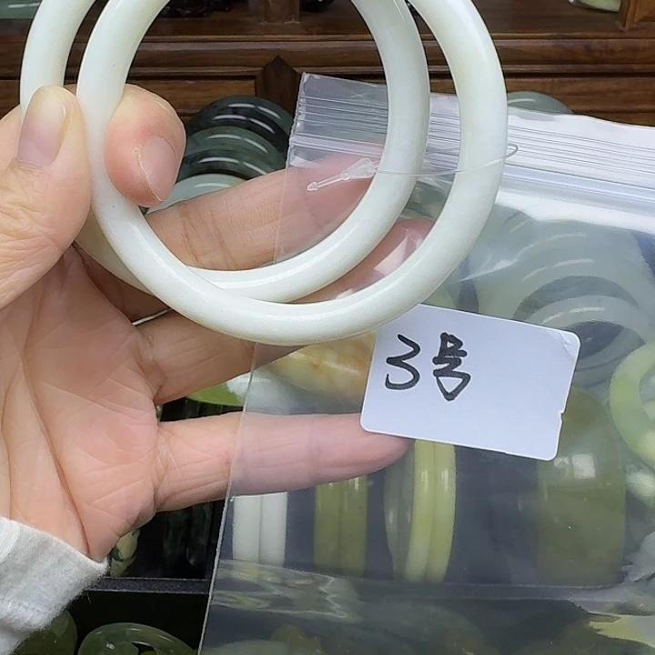 蛇纹石玉未镶嵌手镯丙*