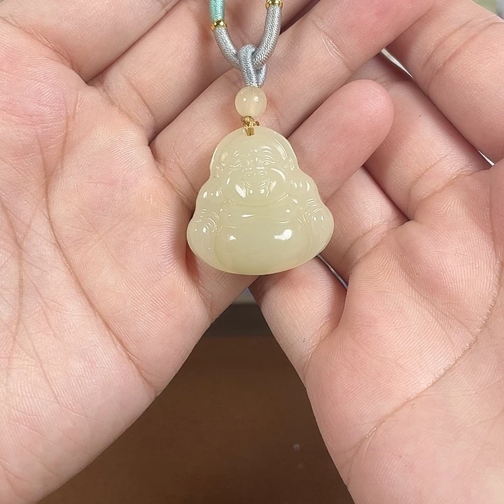 石英质玉未镶嵌颈饰佛公