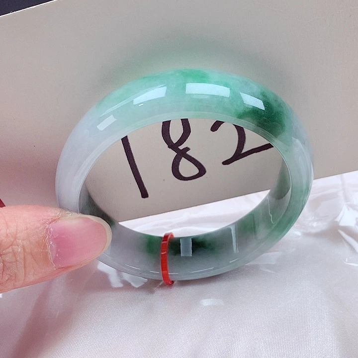 翡翠未镶嵌手镯（贵妃镯）翡翠