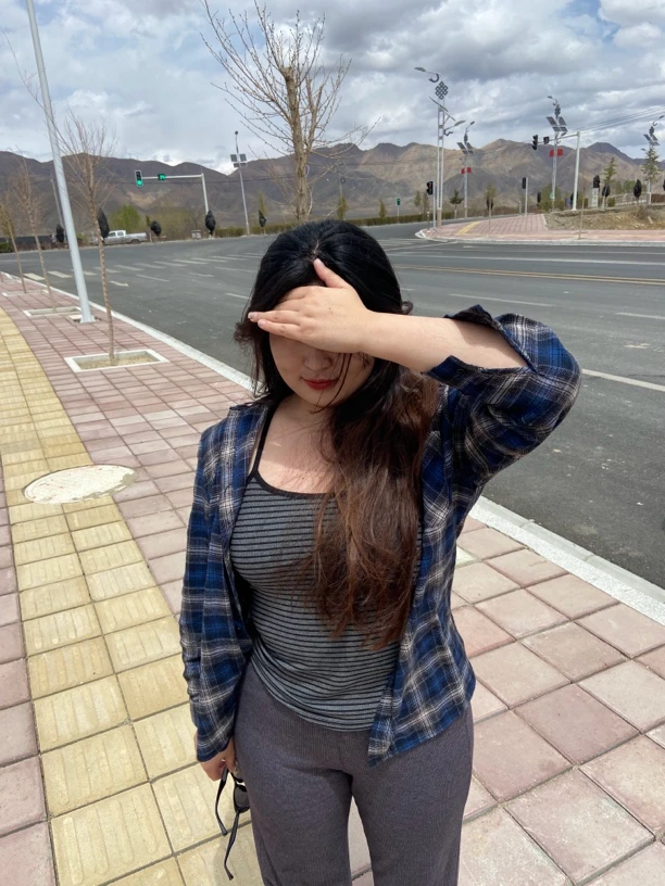 甜辣妹风黑色条纹吊带背心女