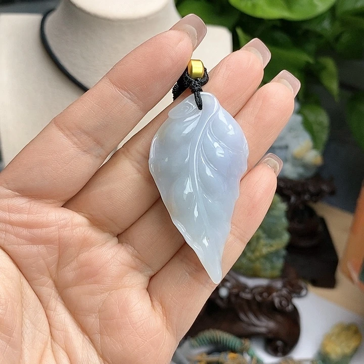 翡翠颈饰未镶嵌叶子